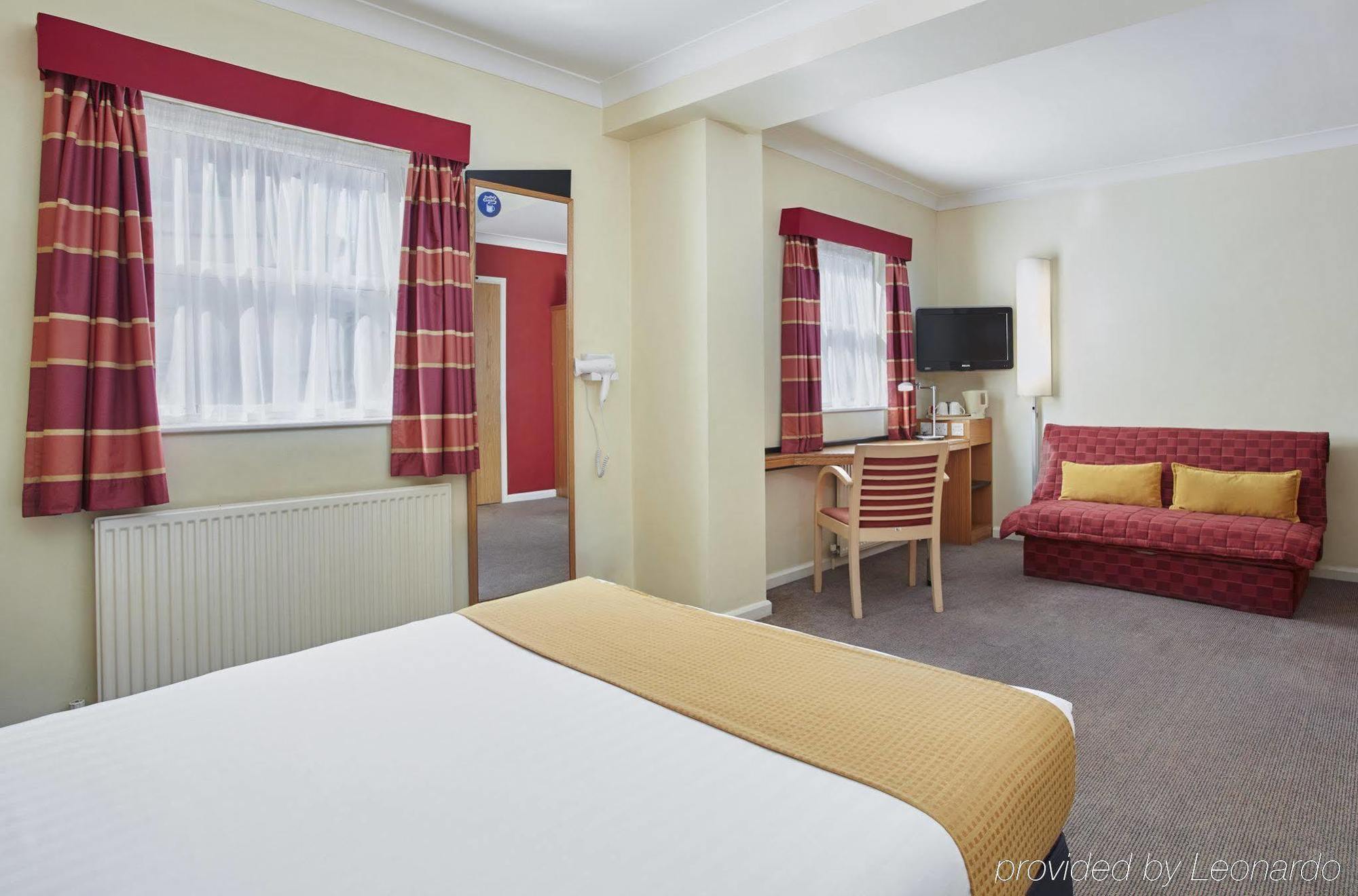 Holiday Inn Express London Victoria By Ihg Exterior foto